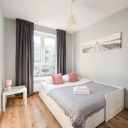 Warszawa-wlochy Serene By Bookinghost شقة