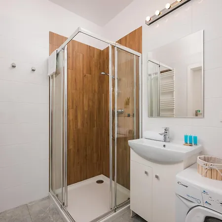 Warszawa-wlochy Serene By Bookinghost *