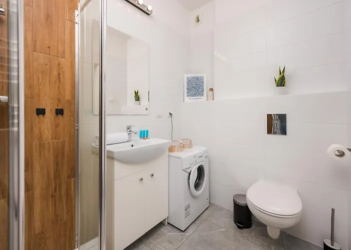 Warszawa-wlochy Serene By Bookinghost *