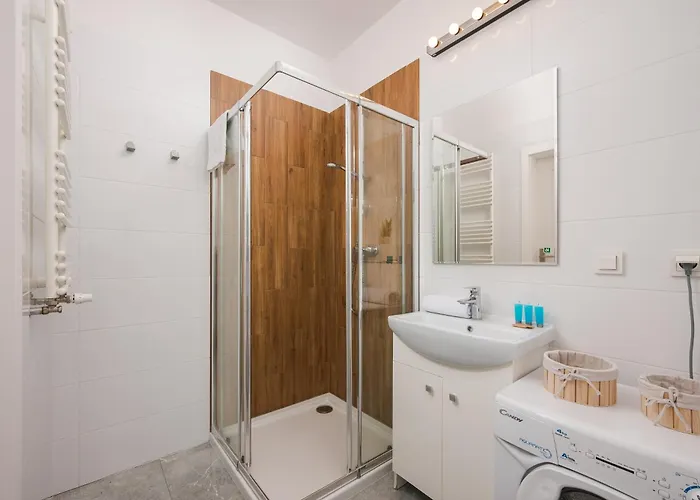 Warszawa-wlochy Serene By Bookinghost *